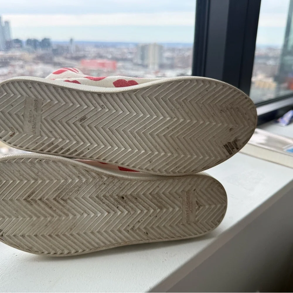 Saint Laurent White Canvas High-Top Sneakers with Red Lip Motif size 38 - Picture 4 of 7